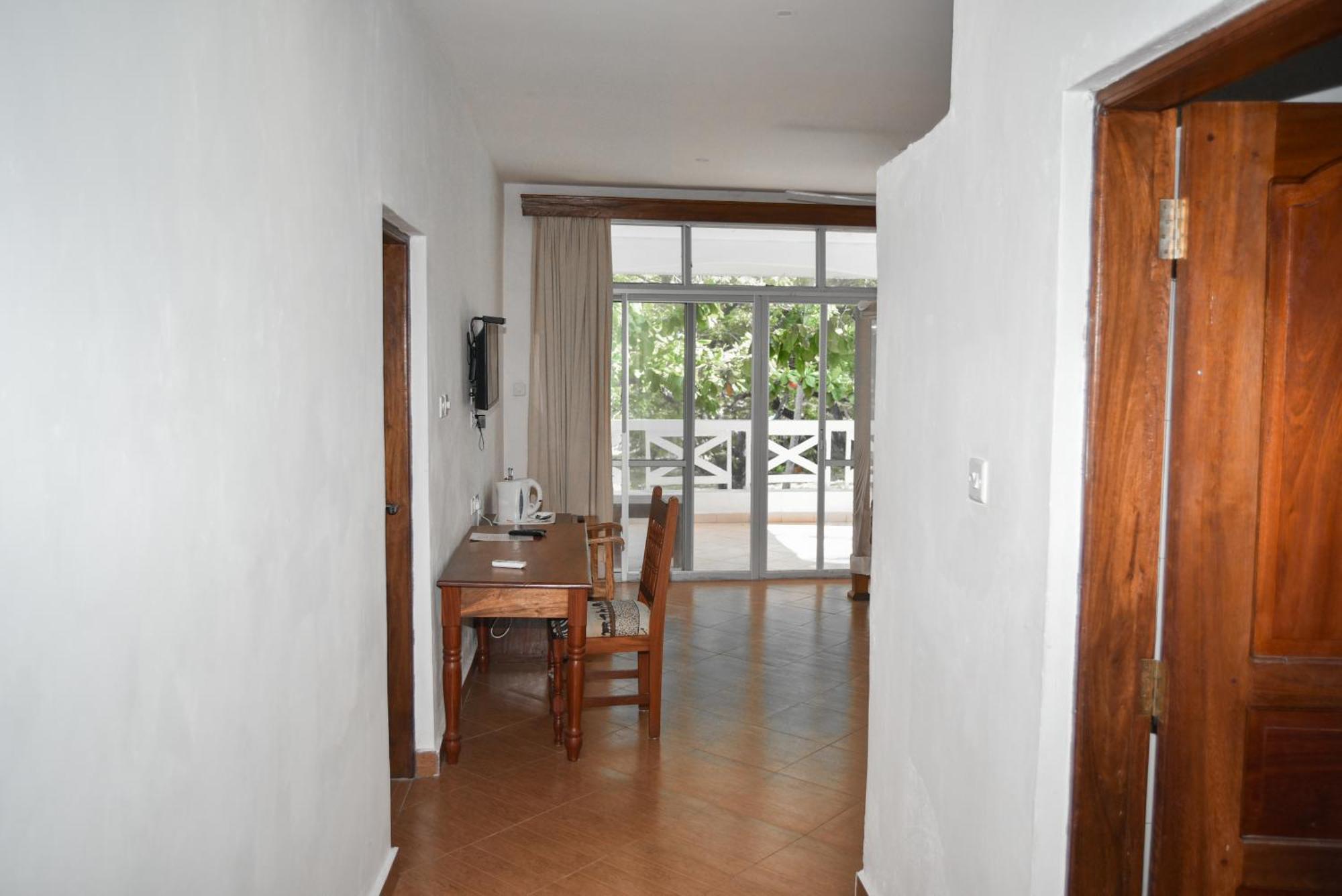 Coral Beach Resort Diani Beach Exterior foto